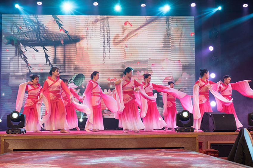 1628928831703964.jpg 艾木传媒团体摄影技巧