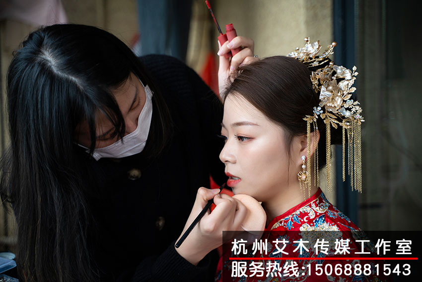 1630818724299265.jpg 新娘化妆现场拍摄